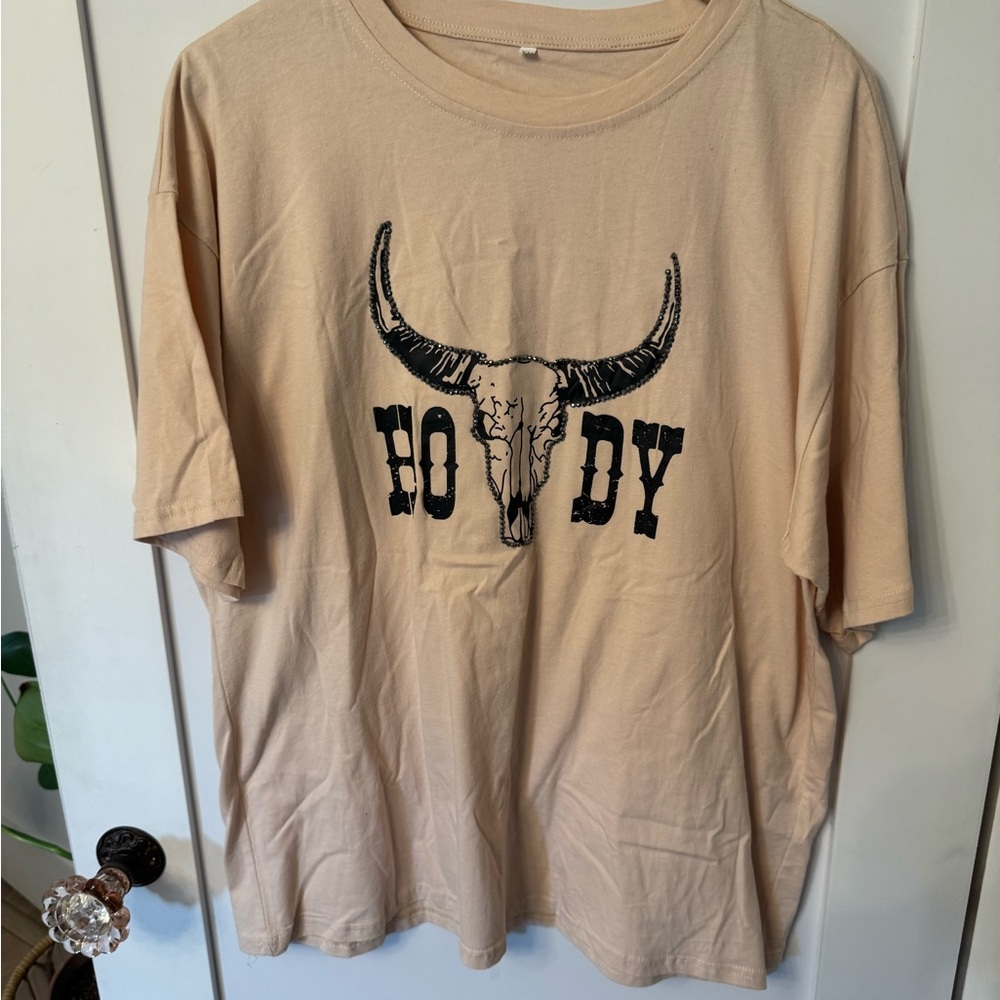 Beige Howdy T-Shirt with Bull outlined in rhinestones